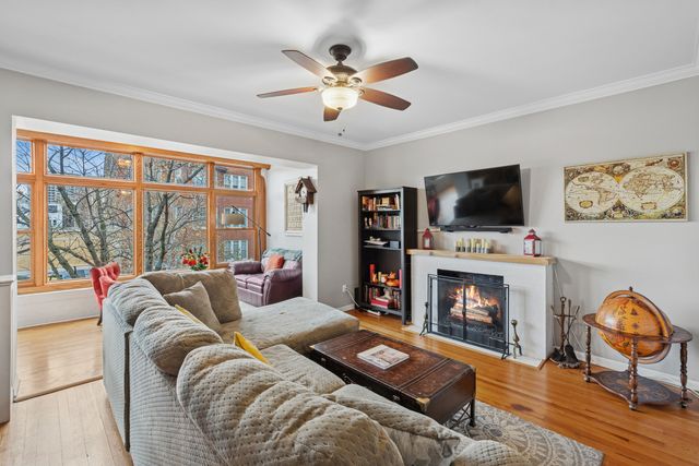 559 W Aldine Avenue 2, Chicago, IL 60657