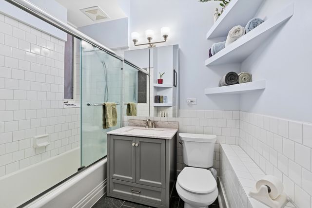 559 W Aldine Avenue 2, Chicago, IL 60657