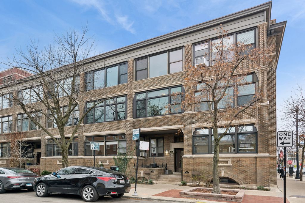 559 W Aldine Avenue 2, Chicago, IL 60657
