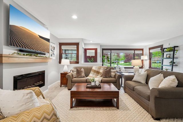 2430 Apple Tree ROAD, Glendale, WI 53209