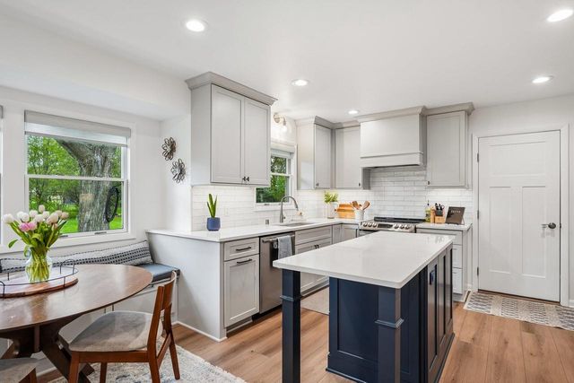 2430 Apple Tree ROAD, Glendale, WI 53209