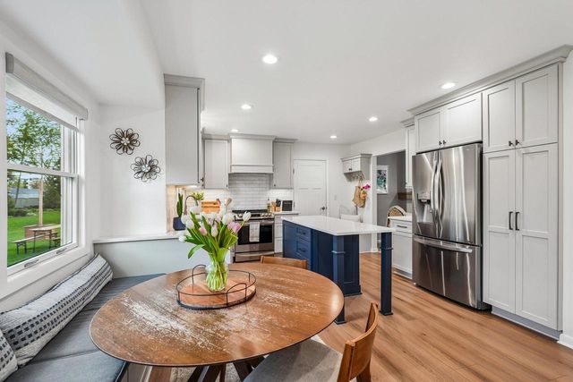 2430 Apple Tree ROAD, Glendale, WI 53209