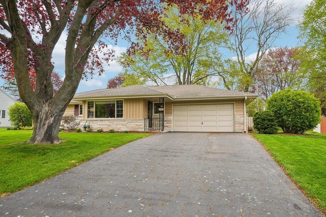 2430 Apple Tree ROAD, Glendale, WI 53209