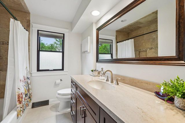 2430 Apple Tree ROAD, Glendale, WI 53209