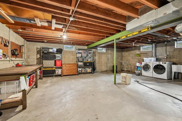 2430 Apple Tree ROAD, Glendale, WI 53209