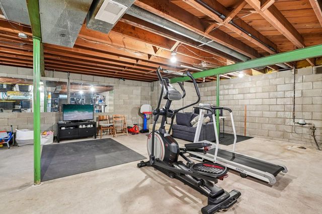 2430 Apple Tree ROAD, Glendale, WI 53209