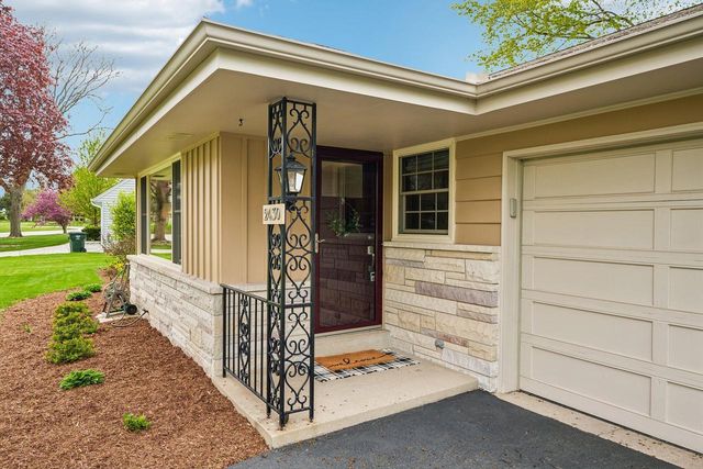 2430 Apple Tree ROAD, Glendale, WI 53209
