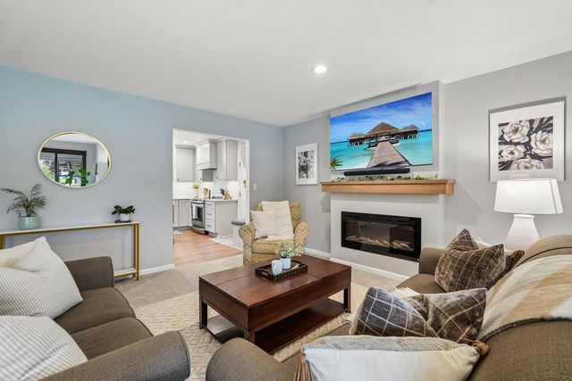 2430 Apple Tree ROAD, Glendale, WI 53209