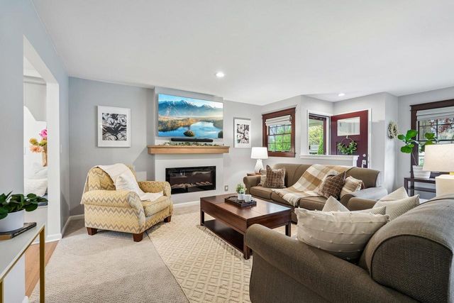 2430 Apple Tree ROAD, Glendale, WI 53209