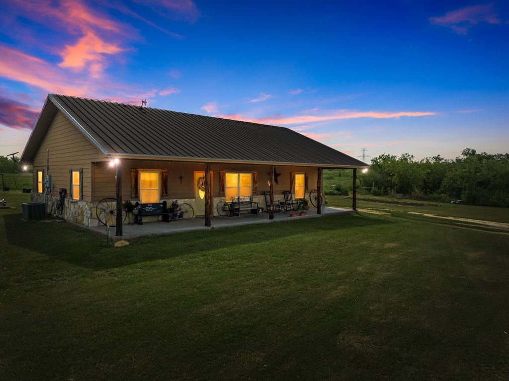 3694 Fm 66, Grandview, TX 76050