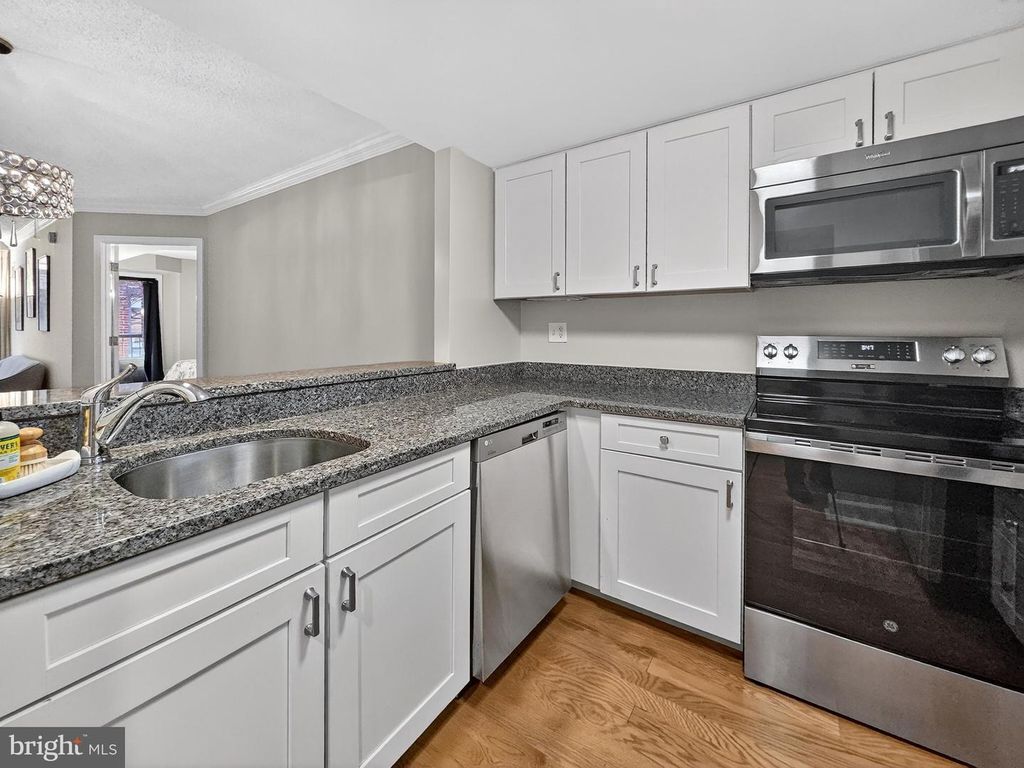 Image 10 of property listing at 1080 WISCONSIN AVE NW #2020, Washington, DC 20007