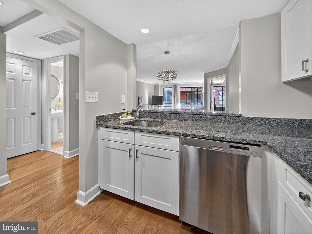 Image 11 of property listing at 1080 WISCONSIN AVE NW #2020, Washington, DC 20007