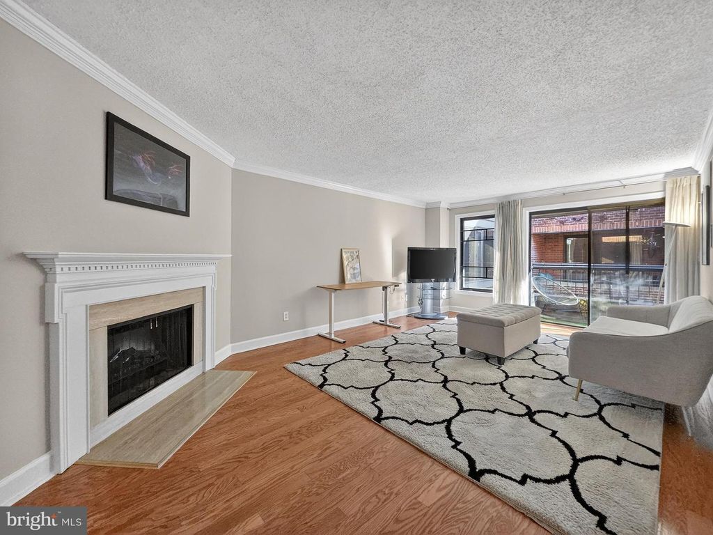 Image 19 of property listing at 1080 WISCONSIN AVE NW #2020, Washington, DC 20007