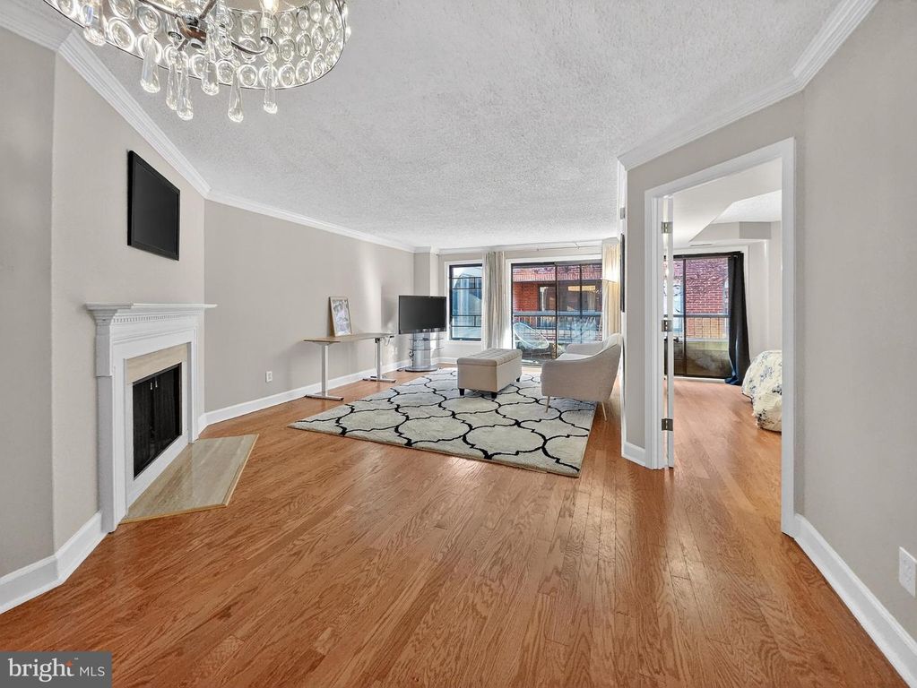 Image 2 of property listing at 1080 WISCONSIN AVE NW #2020, Washington, DC 20007