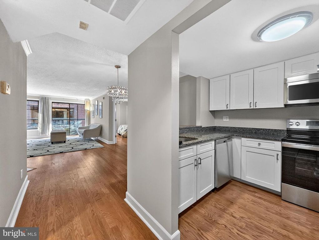 Image 21 of property listing at 1080 WISCONSIN AVE NW #2020, Washington, DC 20007