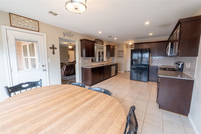 207 Shady Oaks Drive, Runaway Bay, TX 76426