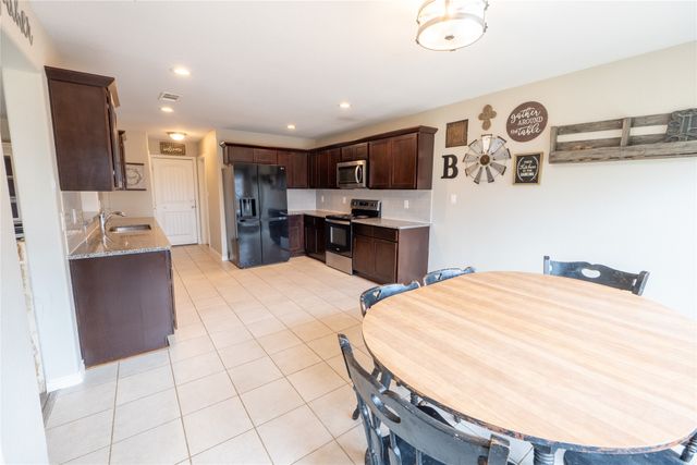 207 Shady Oaks Drive, Runaway Bay, TX 76426