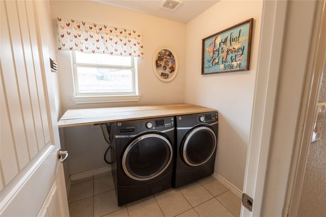 207 Shady Oaks Drive, Runaway Bay, TX 76426