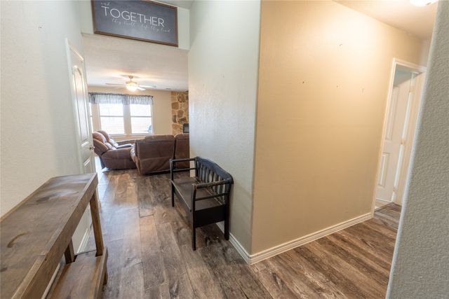 207 Shady Oaks Drive, Runaway Bay, TX 76426