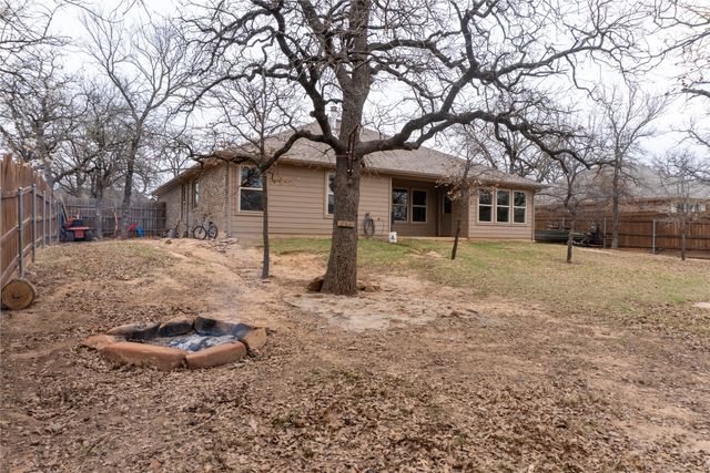 207 Shady Oaks Drive, Runaway Bay, TX 76426