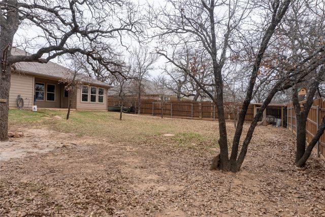 207 Shady Oaks Drive, Runaway Bay, TX 76426
