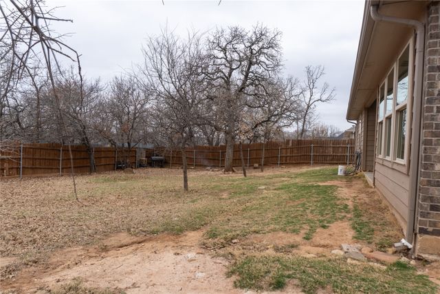 207 Shady Oaks Drive, Runaway Bay, TX 76426