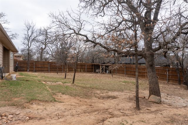 207 Shady Oaks Drive, Runaway Bay, TX 76426