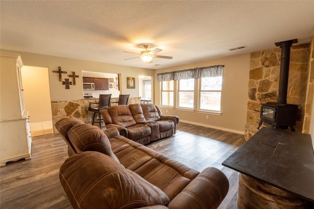 207 Shady Oaks Drive, Runaway Bay, TX 76426