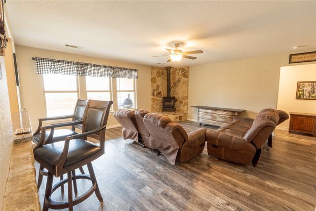 207 Shady Oaks Drive, Runaway Bay, TX 76426