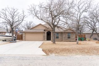 207 Shady Oaks Drive, Runaway Bay, TX 76426