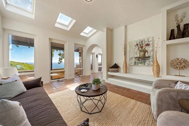 1046 Oro, Laguna Beach, CA 92651