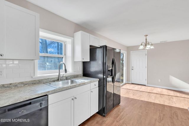 34 Dockage Road, Bayville, NJ 08721