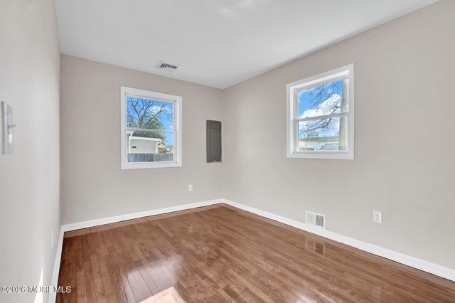 34 Dockage Road, Bayville, NJ 08721