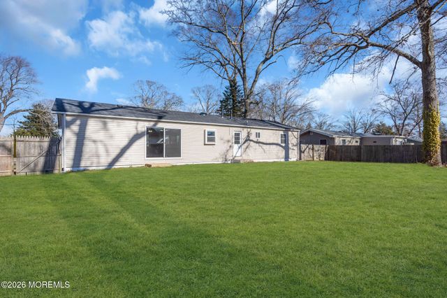 34 Dockage Road, Bayville, NJ 08721