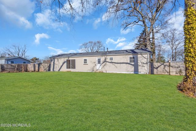 34 Dockage Road, Bayville, NJ 08721