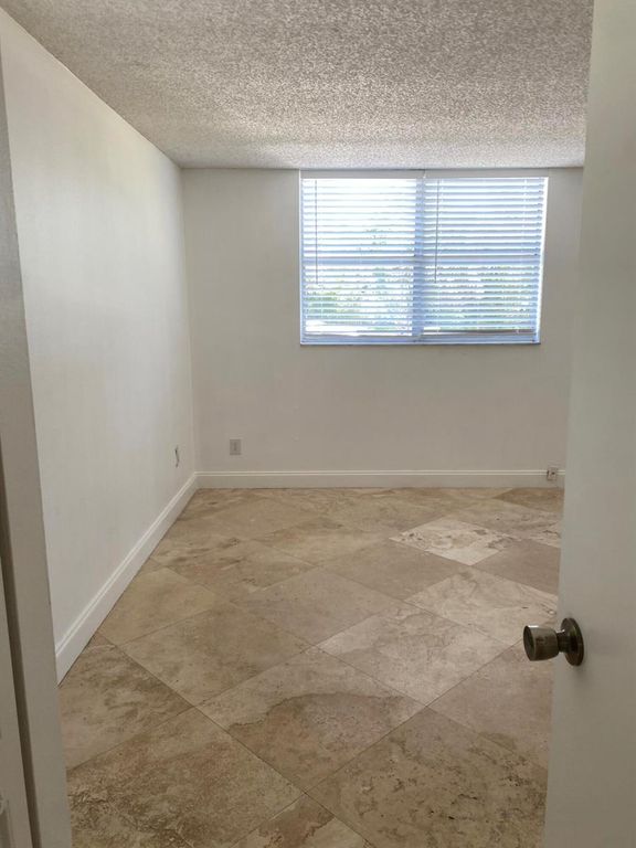 2840 Somerset Drive 105 M, Lauderdale Lakes, FL 33311