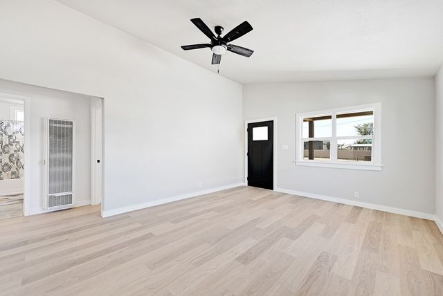 1115 W Paris St, Marfa, TX 79843