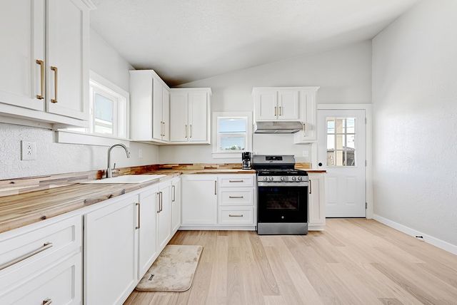 1115 W Paris St, Marfa, TX 79843