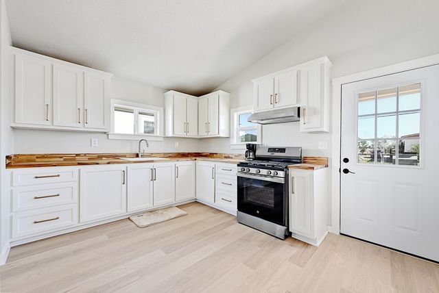 1115 W Paris St, Marfa, TX 79843