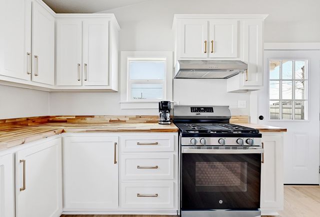 1115 W Paris St, Marfa, TX 79843