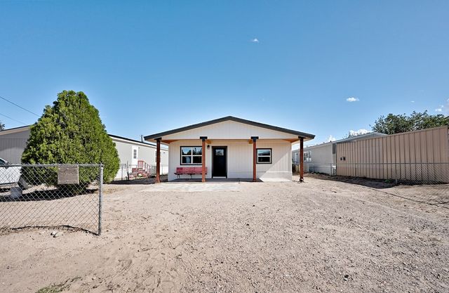 1115 W Paris St, Marfa, TX 79843