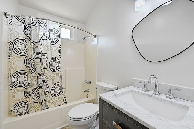 1115 W Paris St, Marfa, TX 79843