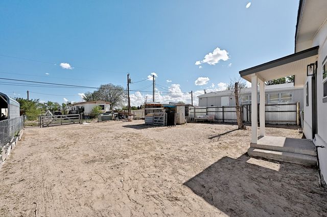1115 W Paris St, Marfa, TX 79843