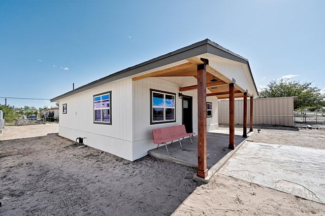 1115 W Paris St, Marfa, TX 79843