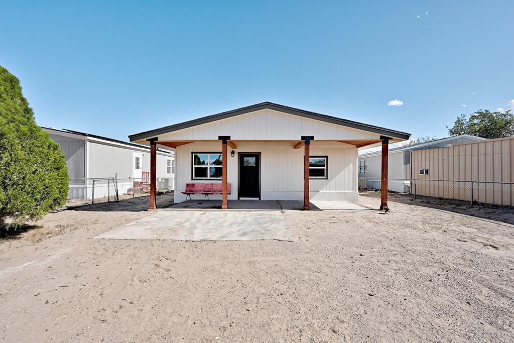 1115 W Paris St, Marfa, TX 79843