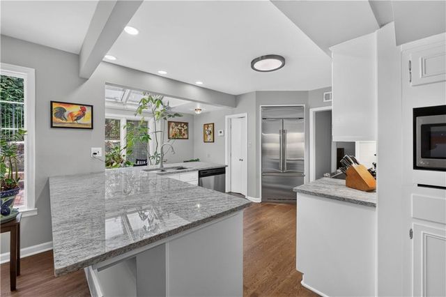 5115 Ward Parkway, Kansas City, MO 64112