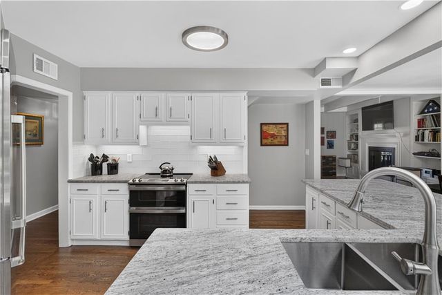 5115 Ward Parkway, Kansas City, MO 64112