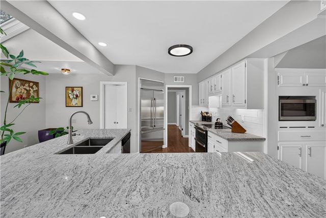 5115 Ward Parkway, Kansas City, MO 64112