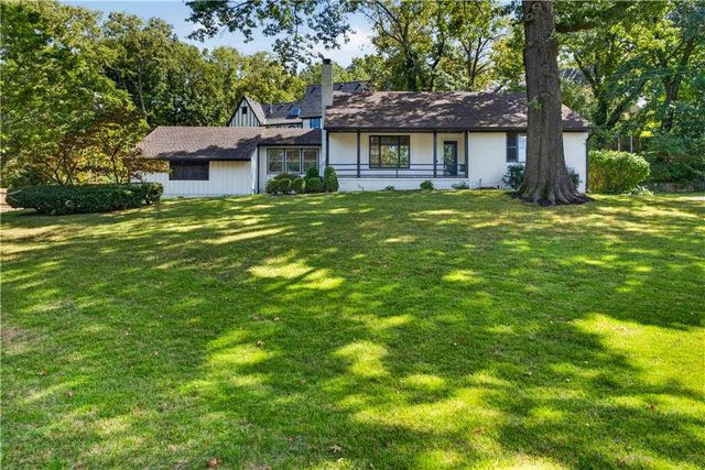 5115 Ward Parkway, Kansas City, MO 64112