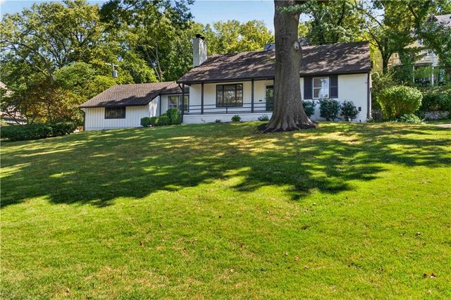 5115 Ward Parkway, Kansas City, MO 64112